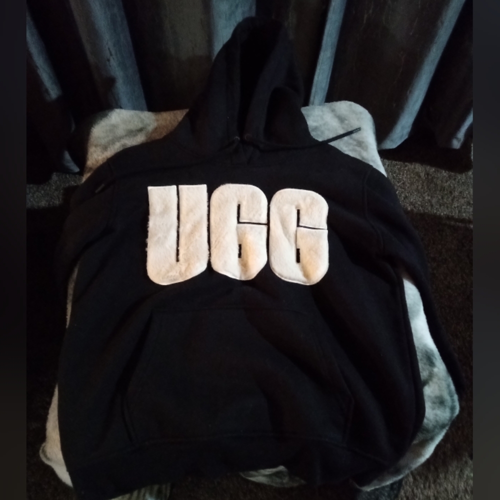 🎉UGG sweatshirt, black with white logo, size medium